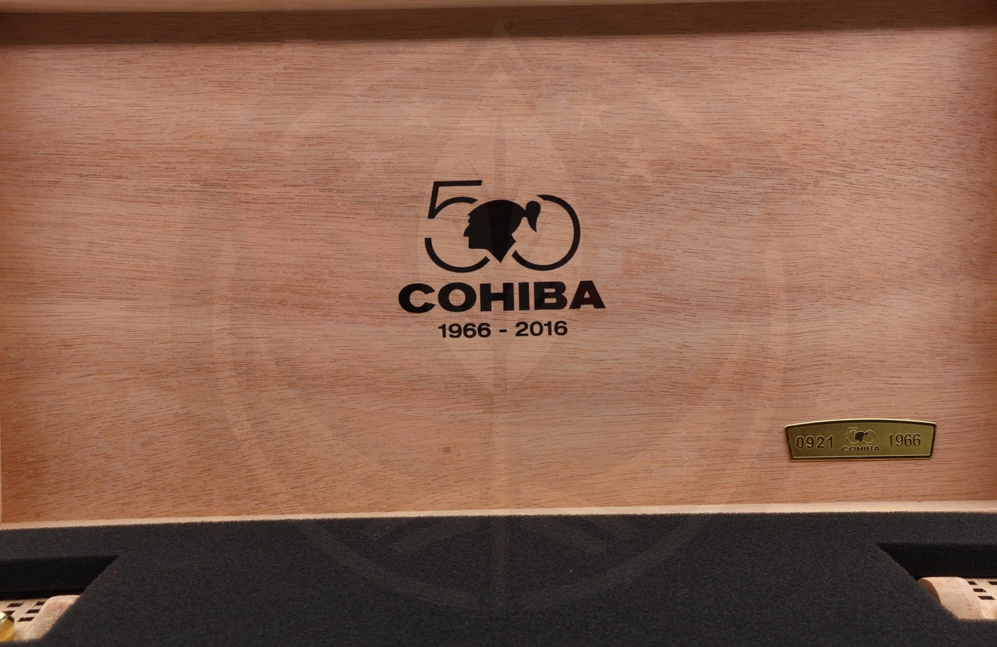 COHIBA HUMIDOR MAJESTUOSOS 1966 