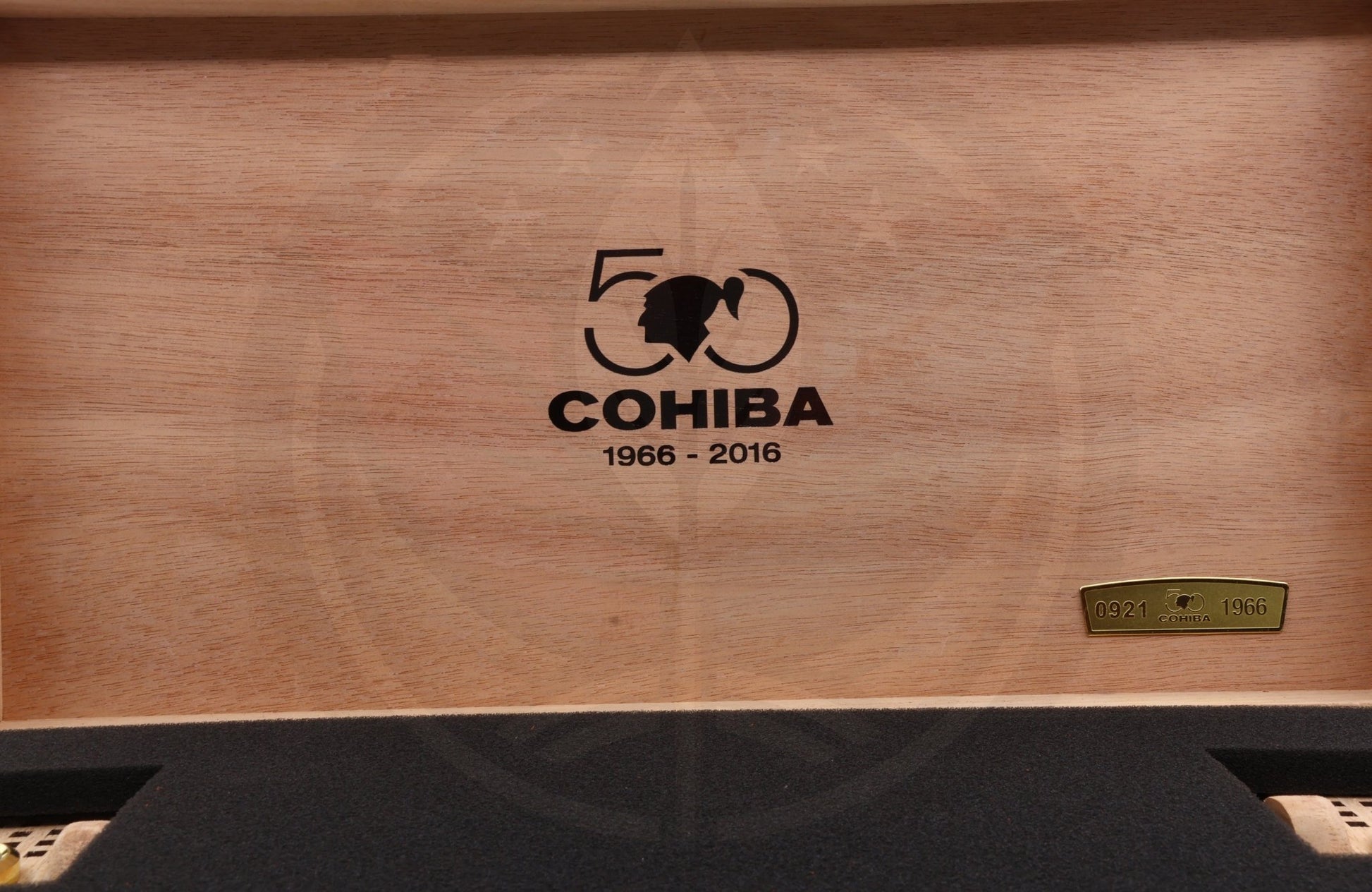 COHIBA HUMIDOR MAJESTUOSOS 1966 